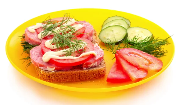 西红柿、 黄瓜和孤立在白色的面包香肠 — 图库照片
