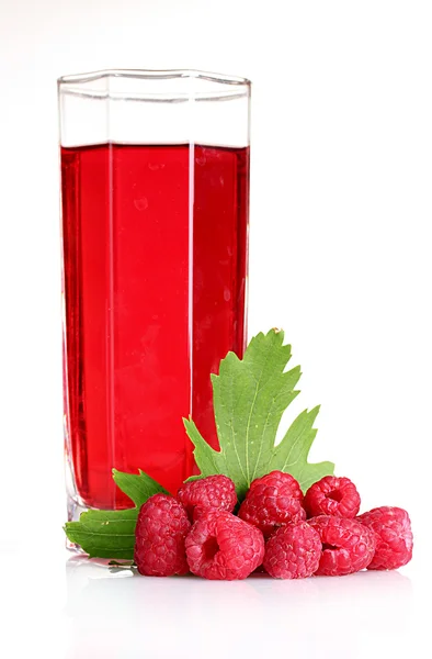 新鲜树莓、 叶子和果汁 — 图库照片