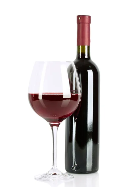 Bottiglia e bicchiere con vino isolato su bianco — Foto Stock