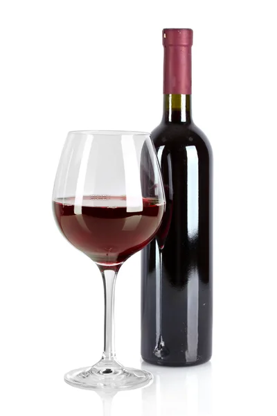 Бутылка и стакан с вином изолированы на белом — стоковое фото