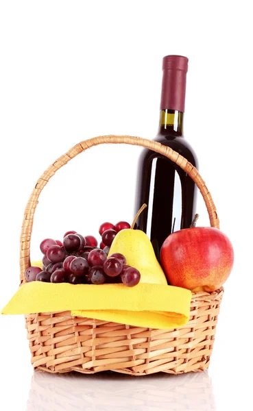 Wijn en fruit geïsoleerd op wit — Stockfoto