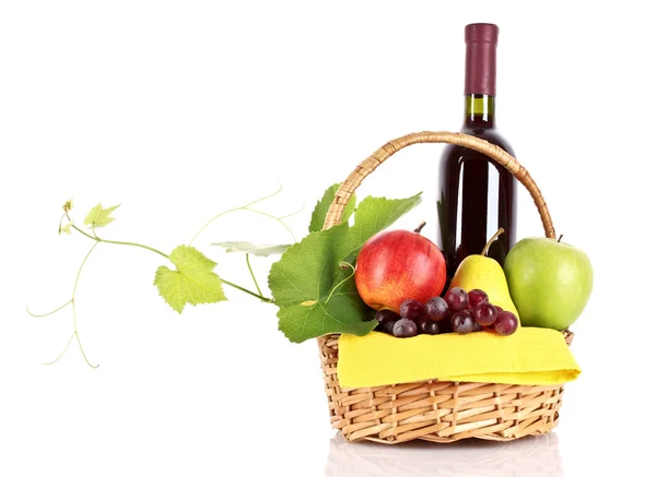 Wino i owoce na białym tle — Zdjęcie stockowe