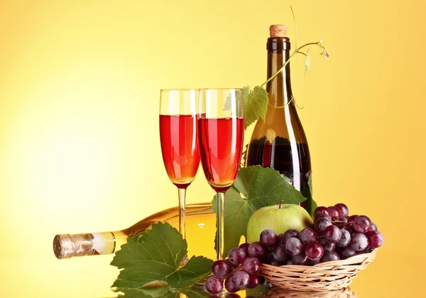 Red wine and fruits on yellow background — Stock Photo, Image