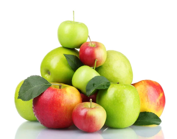 Grupp av färska mogna äpplen — Stockfoto