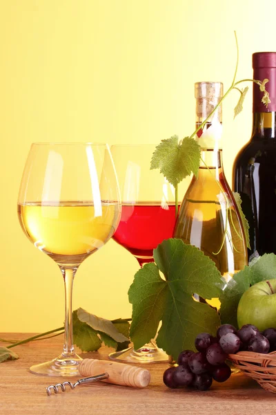 Wine and fruits on yellow background — Stock Photo, Image