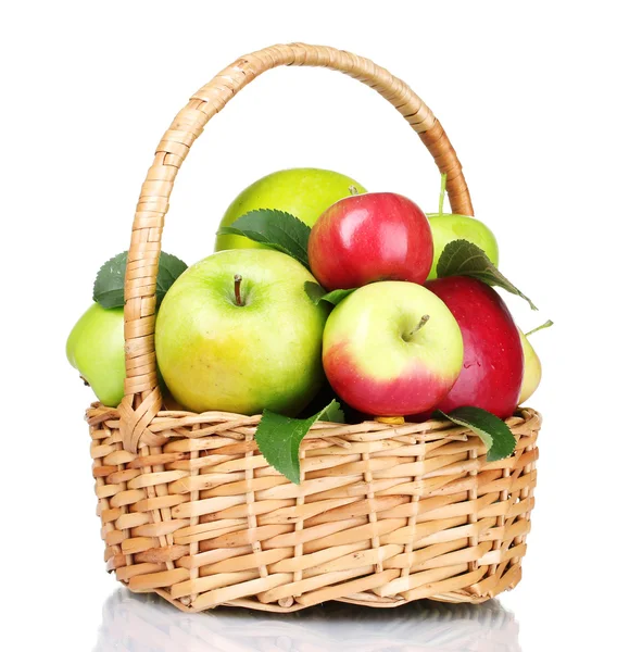 Basket of fresh ripe apples — Stock Photo, Image