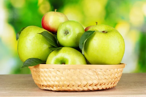 Φρέσκα βιολογικά πράσινα μήλα — Φωτογραφία Αρχείου