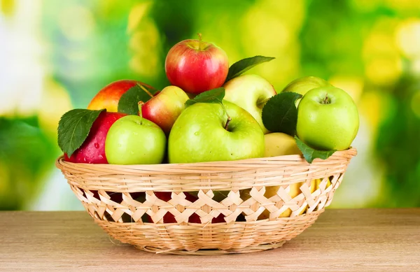 Świeże zielone jabłka ekologiczne — Zdjęcie stockowe