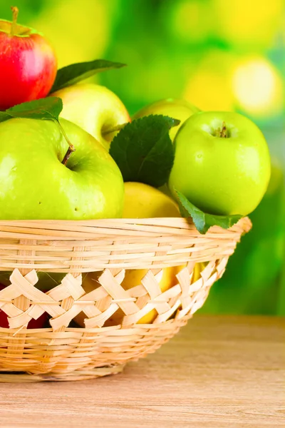 Świeże zielone jabłka ekologiczne — Zdjęcie stockowe