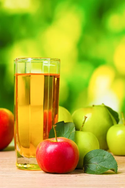 Jugo de manzana orgánico saludable — Foto de Stock