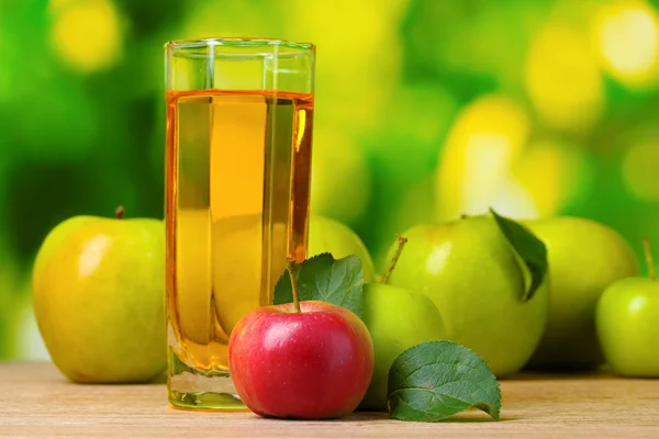 Jugo de manzana orgánico saludable —  Fotos de Stock
