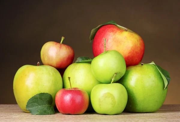 Много свежих органических яблок — стоковое фото