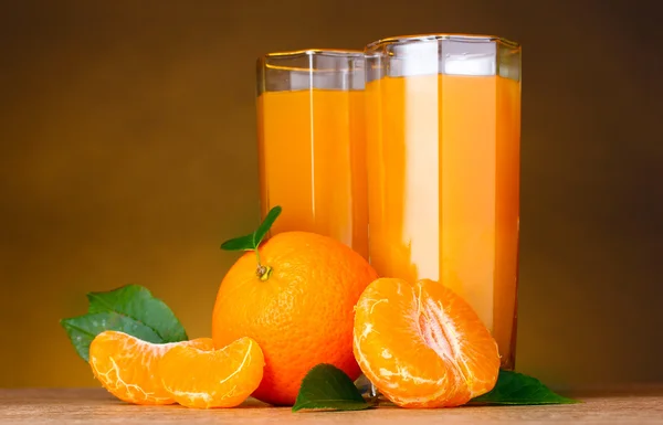 Bicchiere di succo fresco sano di mandarini — Foto Stock