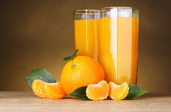 Sklo zdravou čerstvou šťávu z mandarinek — Stock fotografie