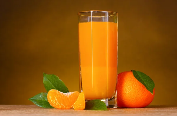 Glas van gezond vers sap van mandarijnen — Stockfoto