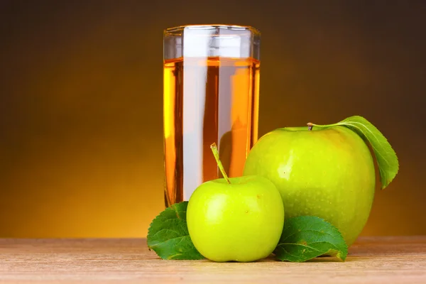 Стакан здорового свежего яблочного сока — стоковое фото