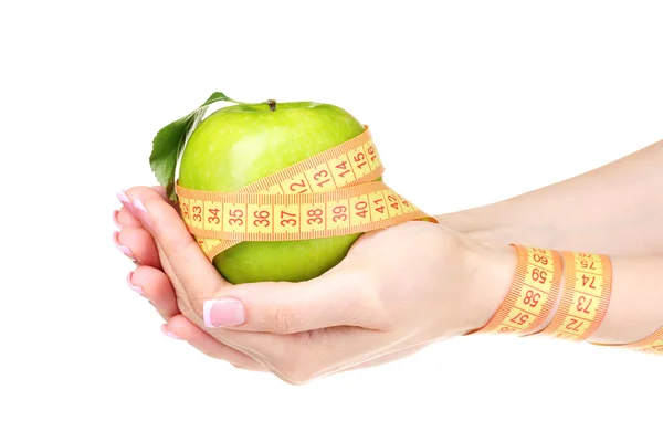 Женская рука с яблоком и измерительной лентой — стоковое фото