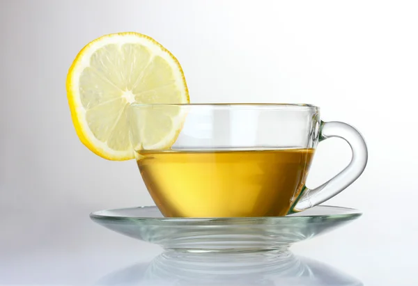 Зеленый чай с лимоном — стоковое фото