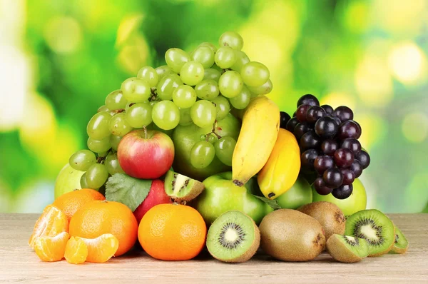 Kypsät mehukkaat hedelmät — kuvapankkivalokuva