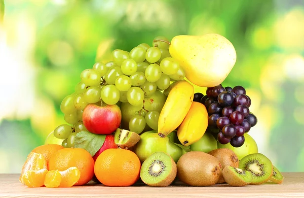 Сочные сочные фрукты — стоковое фото
