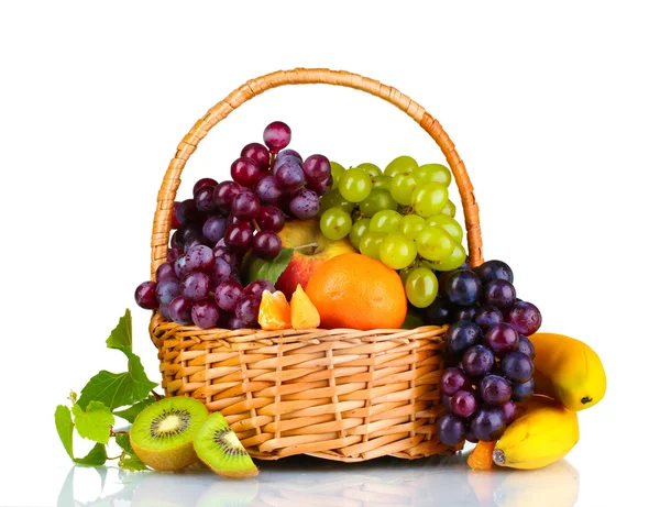 Maturi frutta succose in cesto — Foto Stock