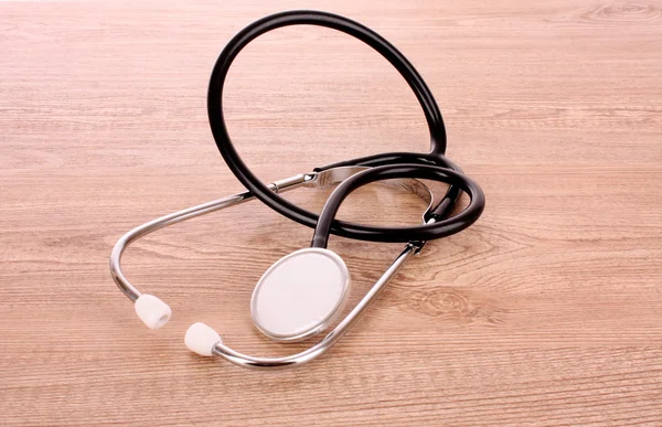 Stetoskop op houten oppervlak — Stockfoto