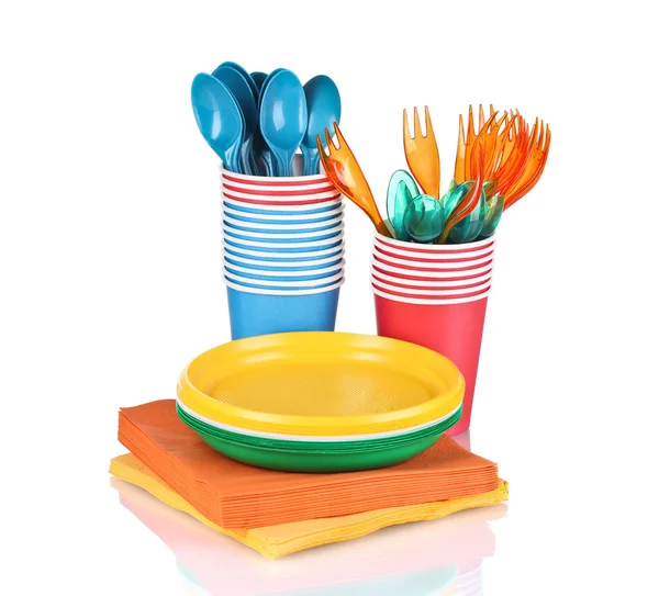 :Яркие пластиковые посуда и салфетки — стоковое фото