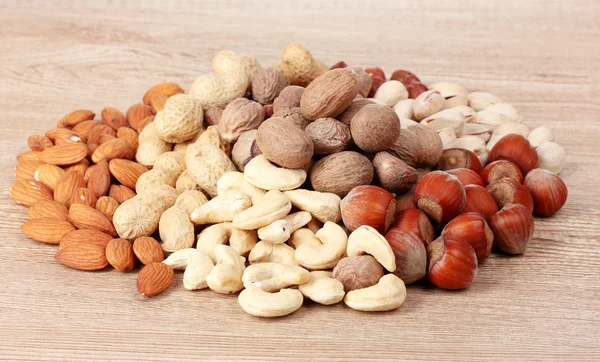 Мускатний горіх, арахіс і мигдаль — стокове фото