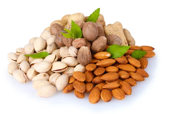 Nootmuskaat, pinda's, amandelen en pimpernoten (pistaches) — Stockfoto