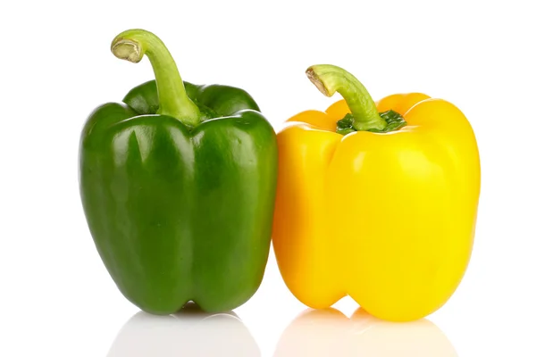 Due peperoni isolati su bianco — Foto Stock