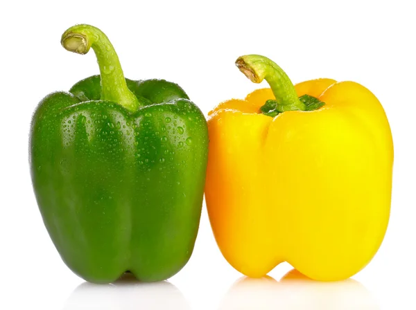 Dvě papriky izolované na bílém — Stock fotografie