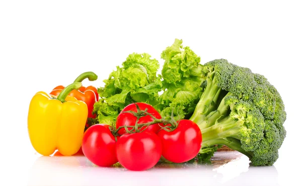 Un ensemble de légumes frais isolés sur du blanc — Photo