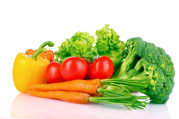 Una serie di verdure fresche isolate su bianco — Foto Stock