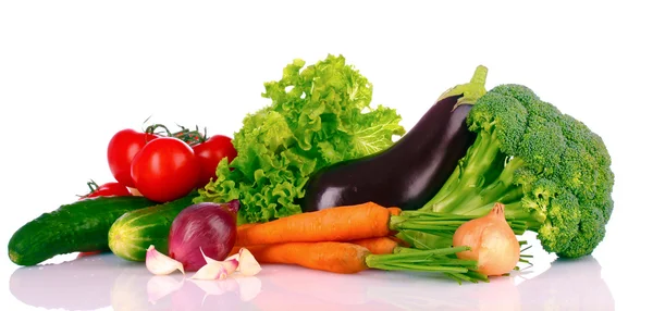 Een aantal verse groenten geïsoleerd op wit — Stockfoto