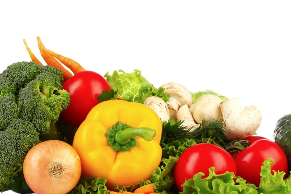 Un conjunto de verduras frescas aisladas en blanco —  Fotos de Stock