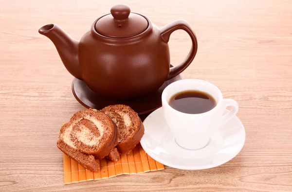 A rétest, teáskanna és elszigetelt fehér kávé — Stock Fotó