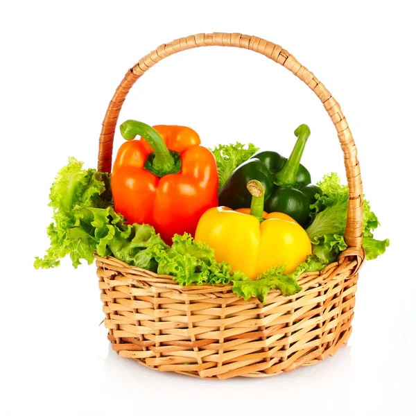 野菜の白で隔離される wricker バスケット セット — ストック写真