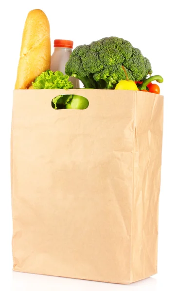 Groenten in papieren zak geïsoleerd op wit — Stockfoto