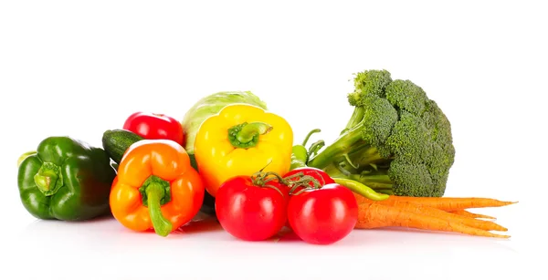 Eine Reihe von frischem Gemüse isoliert auf weiß — Stockfoto