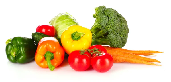 En uppsättning färska grönsaker isolerad på vit — Stockfoto