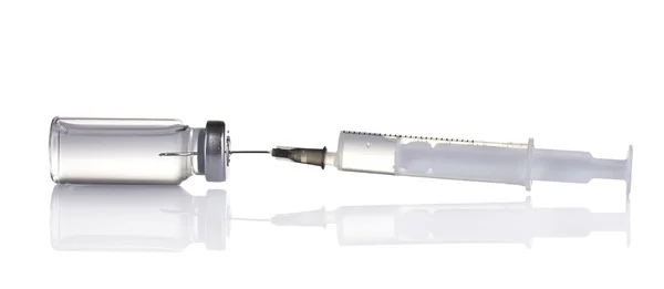 Ampolas médicas e seringa — Fotografia de Stock