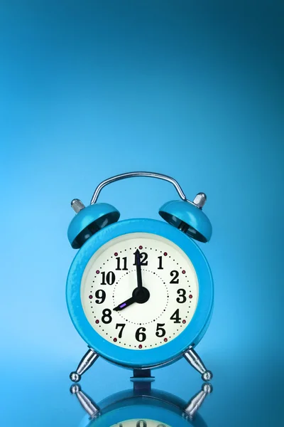 Relógio de alarme azul — Fotografia de Stock