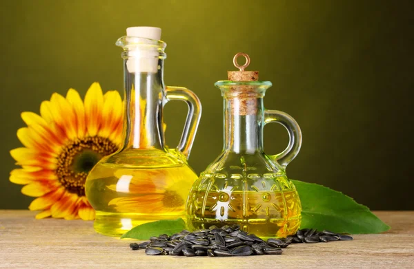Slunečnicový olej a slunečnice — Stock fotografie