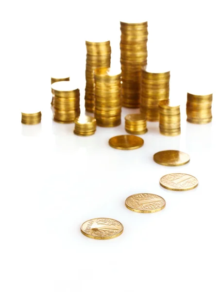 Molte monete in colonne isolate su bianco. Monete ucraine — Foto Stock