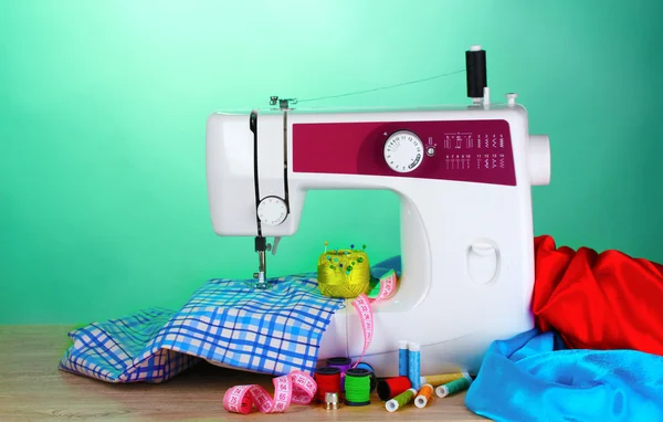 Máquina de coser y tela — Foto de Stock