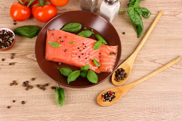 Salmon with tomato, basil and pepper — Stock Photo, Image