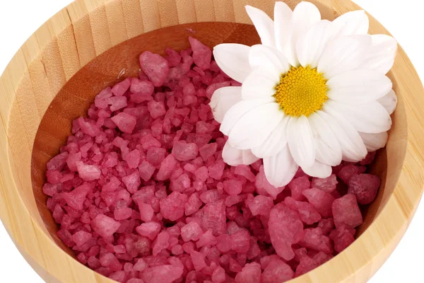 Çiçek ve banyo beyaz zemin üzerine tuz — Stok fotoğraf