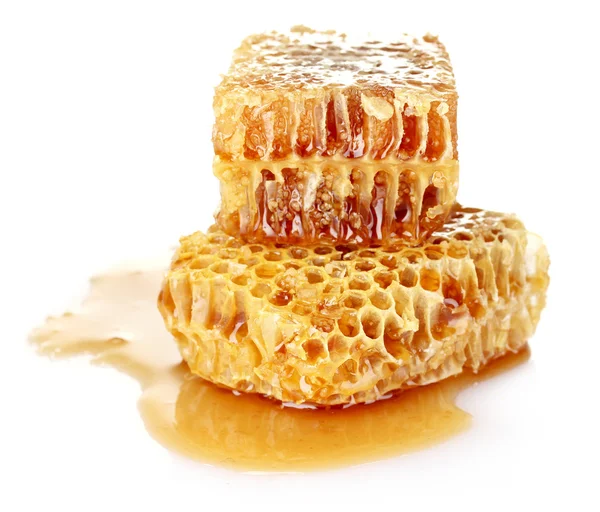 Pettini con miele isolato su bianco — Foto Stock