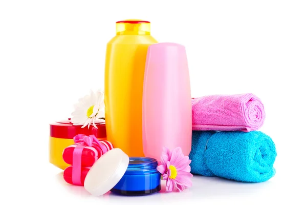 Una serie di cosmetici da bagno isolati su bianco — Foto Stock