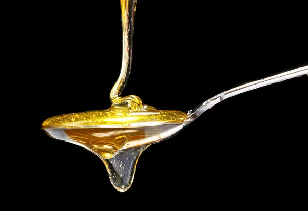 Smaker honning i skje – stockfoto